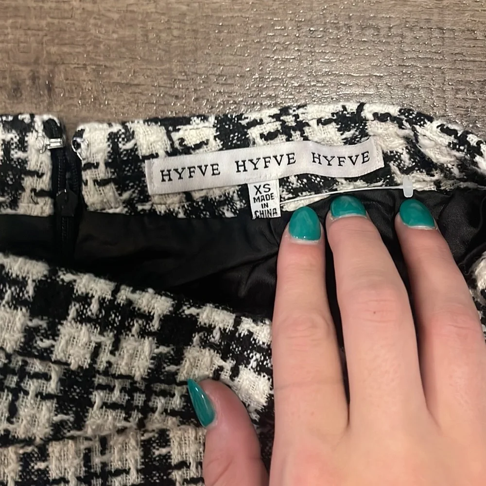 Plaid skirt - Picture 2 of 3